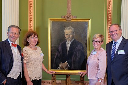 100 Jahre VFF - Prsidium und Geschftsfhrerin
v.l.n.r.: Dr. Ralf-Torsten Speler, Hannelore Wentzel, Ramona Mitsching, Dr. Bernd Redlich